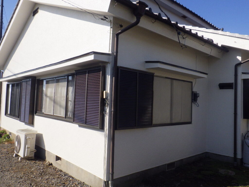 宇都宮市の切妻屋根住宅で雨樋の部分交換工事をしました