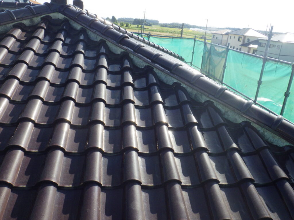 宇都宮市で洋瓦葺き大屋根の漆喰詰め増し工事をしました