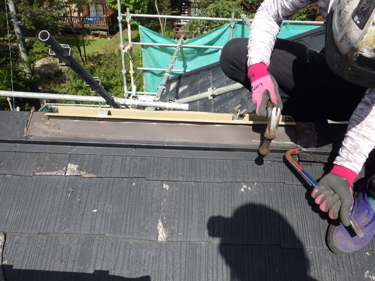 棟板金の解体中です