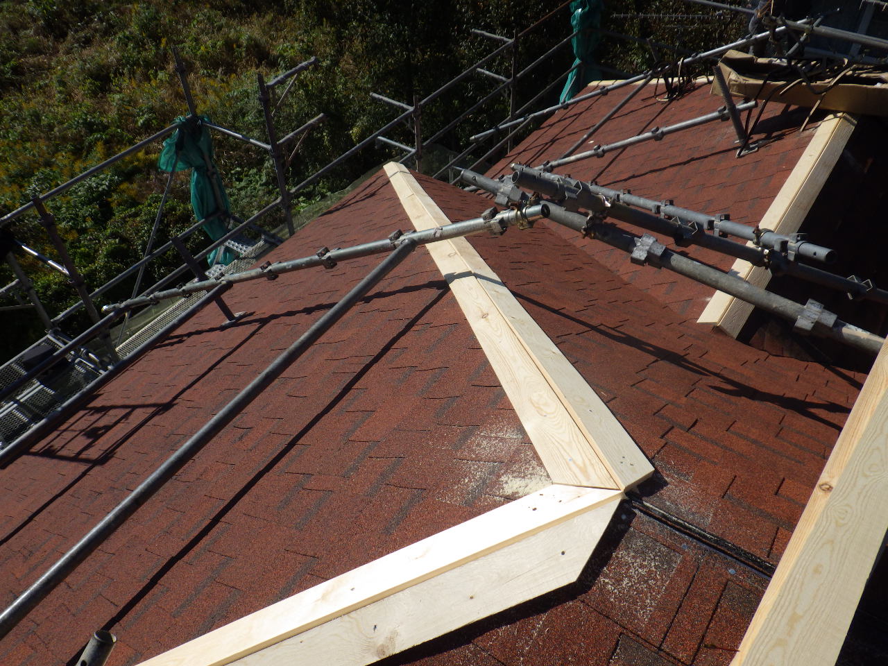 那須町の屋根カバー工事で屋根の役物板金を取り付けました