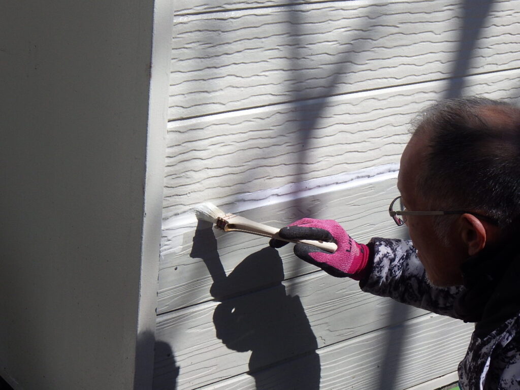 那須町の２階建て別荘で一部外壁材交換後に塗装