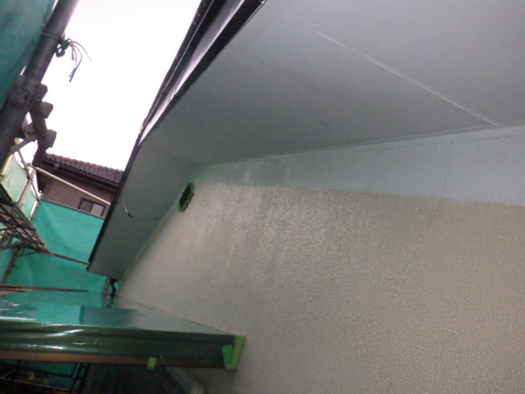 妻壁部軒天の１回目終了です