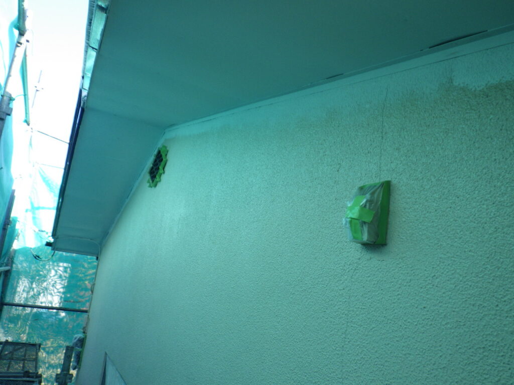 宇都宮市の外壁塗装下塗りにダイナミックフィラーを塗りました