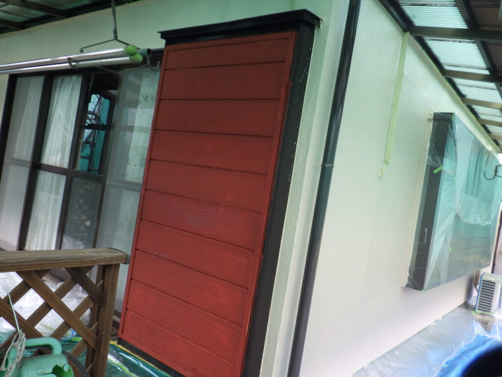 戸袋の下塗り終了です