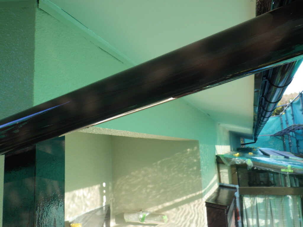 軒天取り合い塗装終了です