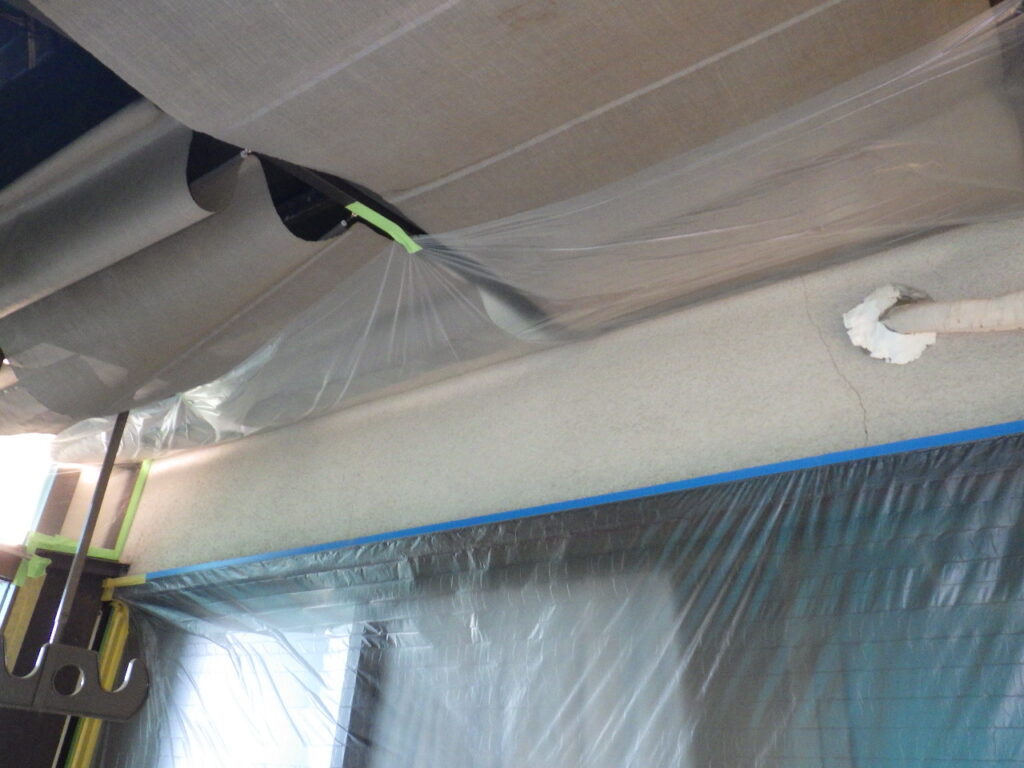 テラス内外壁塗装の養生終了です