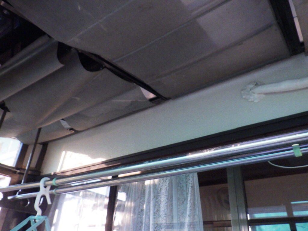 テラス内外壁の上塗り終了です