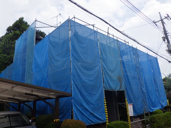 宇都宮市で瓦屋根の漆喰詰め増し工事が着工しました。