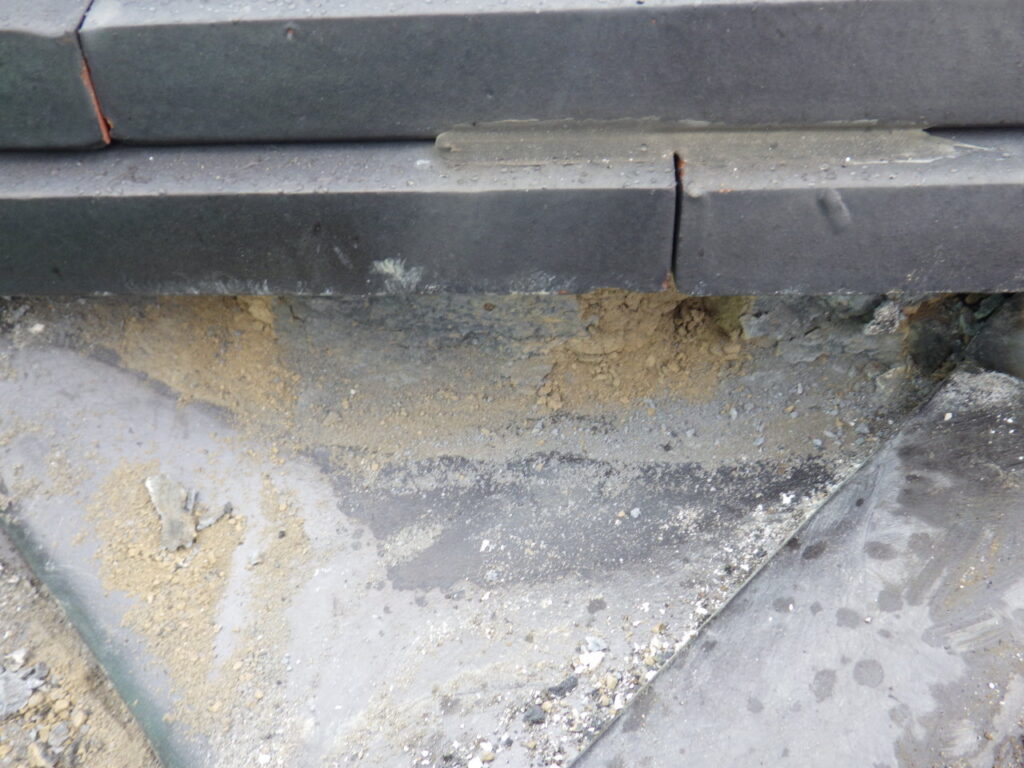 既存漆喰のはつり終了です