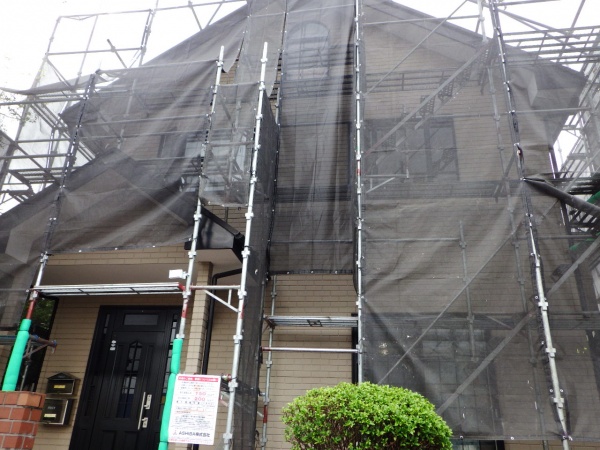 真岡市でスレート屋根と窯業系サイディング塗装工事の着工です。