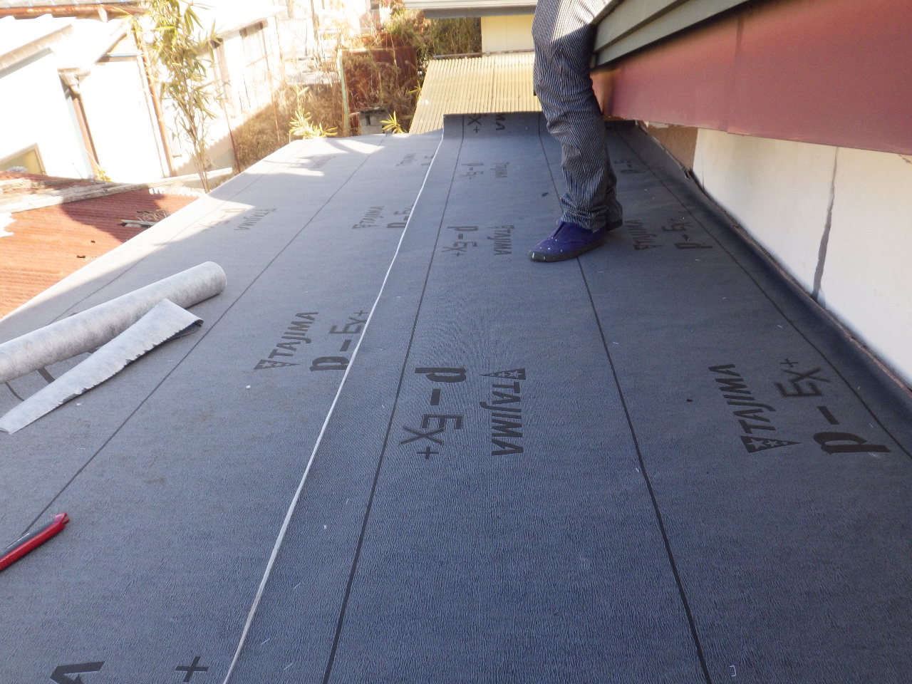 防水シートの設置