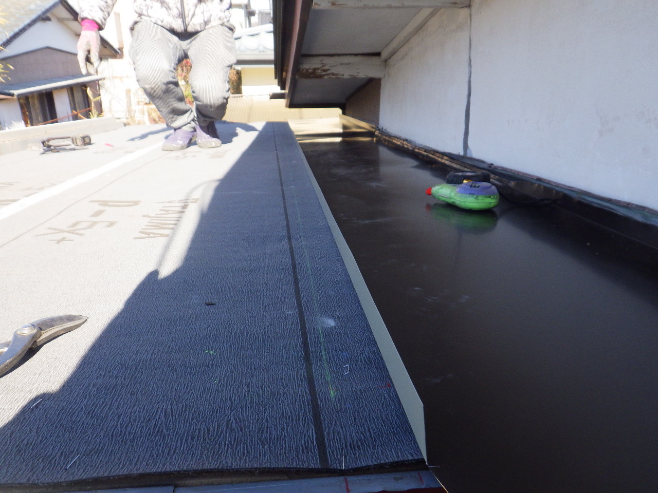 どぶ板の取り付け中です