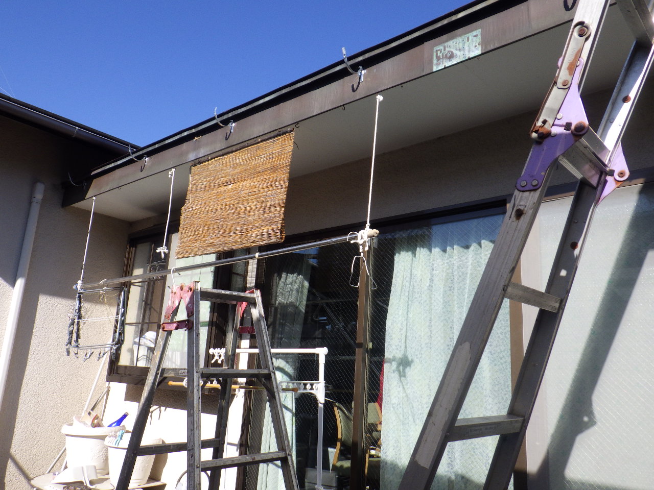 軒樋金具の取り付け終了です