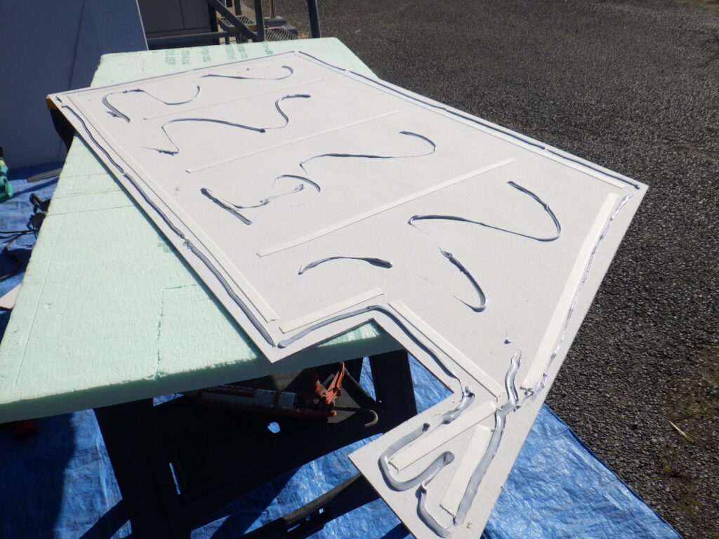 ケイカル板の貼り付け準備