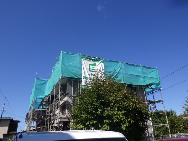 宇都宮市でログハウスとスレート屋根塗装の着工です。