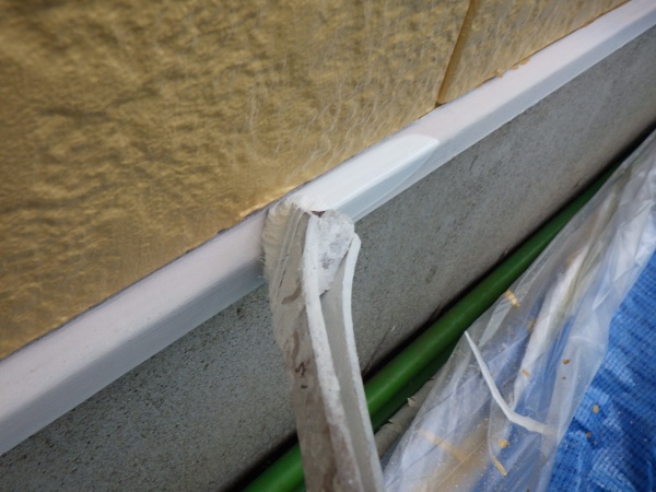 宇都宮市でアクリルシリコンを使い外壁役物塗装をしました。