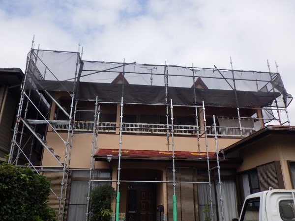 宇都宮市でスレート屋根の棟木交換工事の着工です。