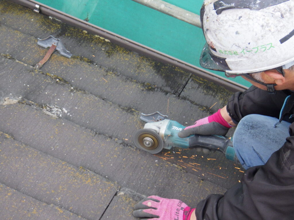 雪止めの撤去中