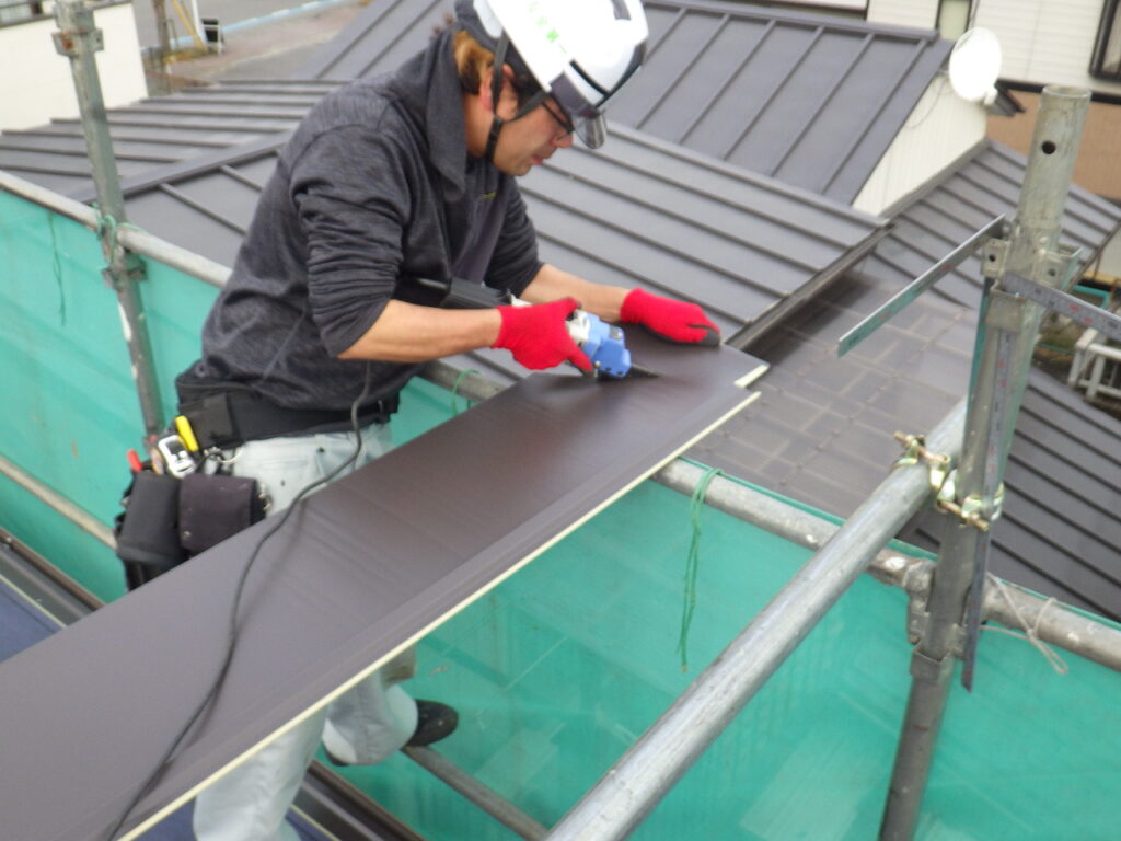 ルーフの加工中
