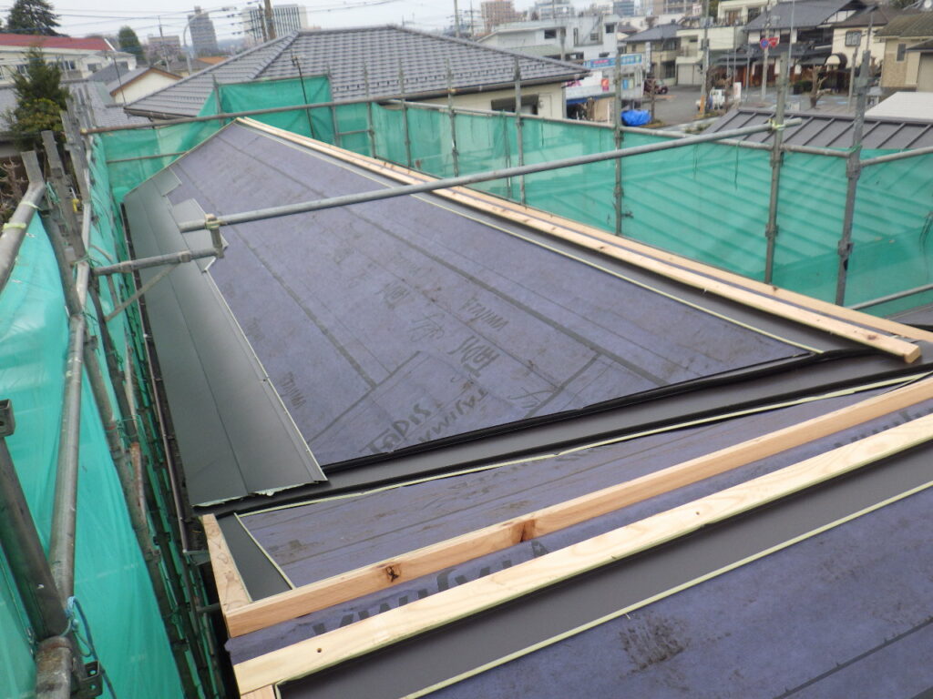 宇都宮市で２０年前の劣化したノンアスベストスレートカバー工事