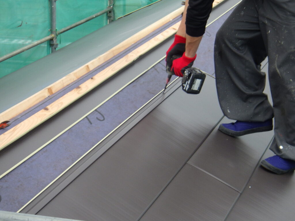 ルーフの固定中