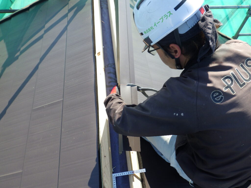 ケラバ板金の加工中