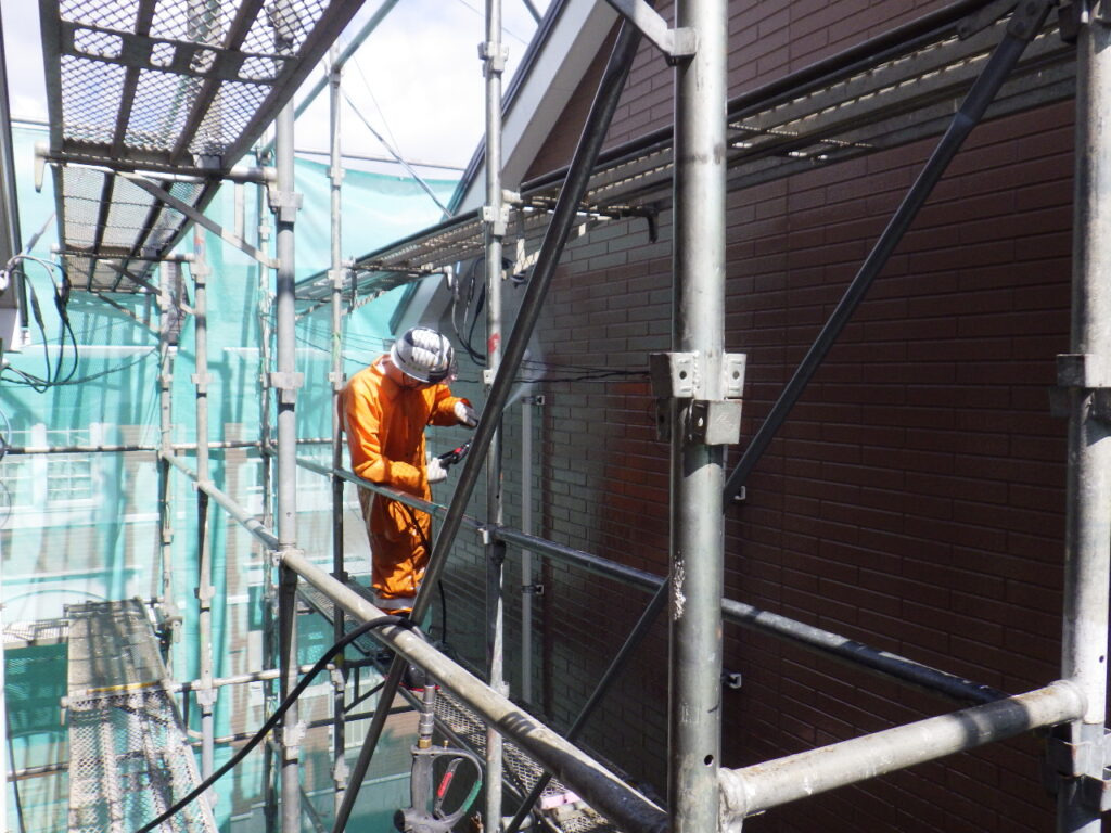 さくら市で２階建てアパートの無機塗料での外壁塗り替え工事