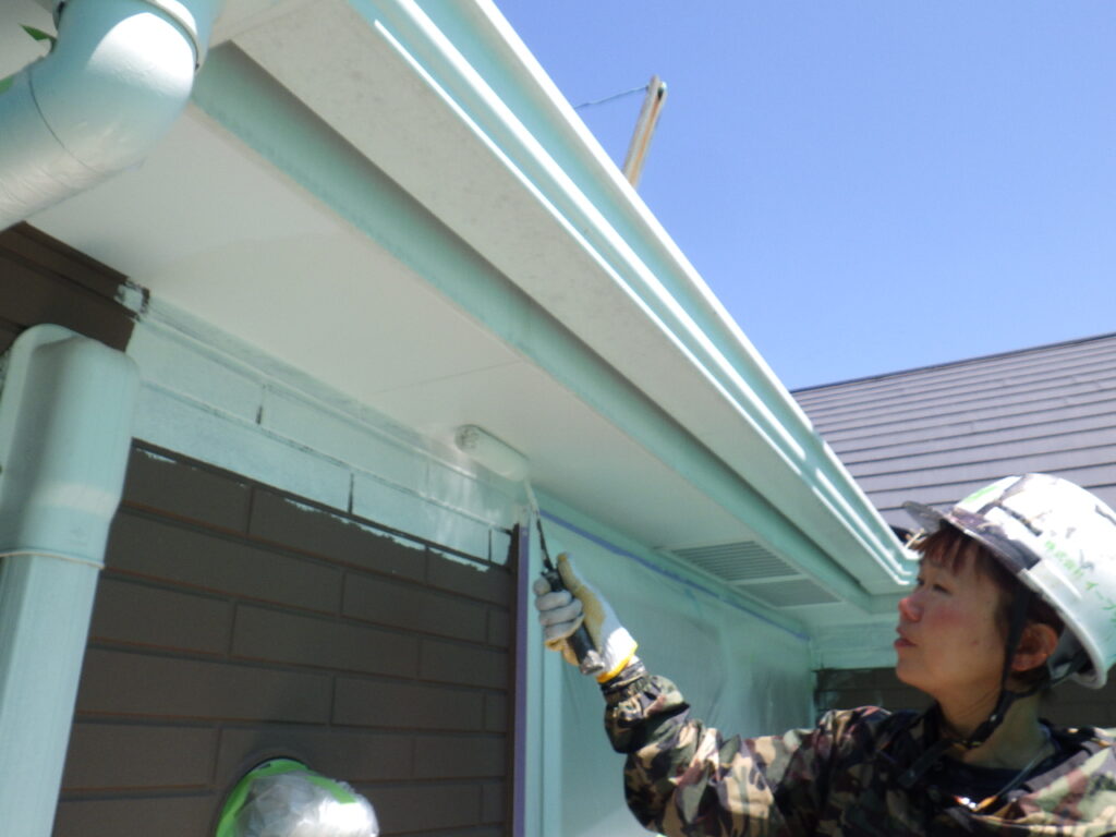 【プロ施工】軒天塗装と外壁下塗りのポイント｜さくら市の外壁塗装工事