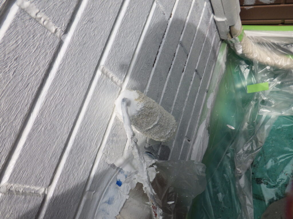 外壁下塗り中