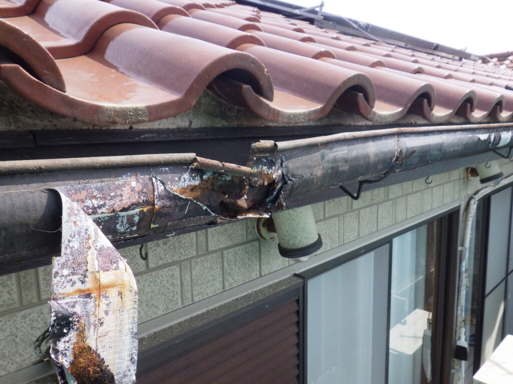 施工前の雨樋の状態