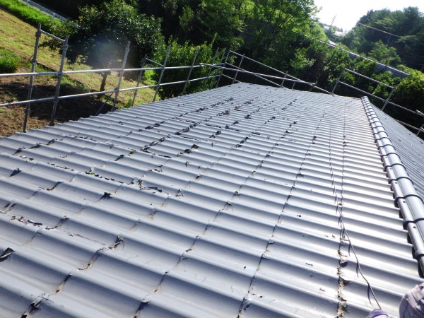 宇都宮市でU瓦重ね葺き屋根の葺き替え工事が着工しました。