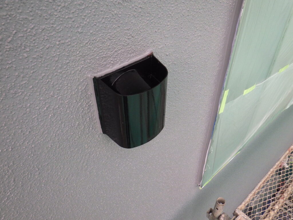 排気口カバー中塗り終了