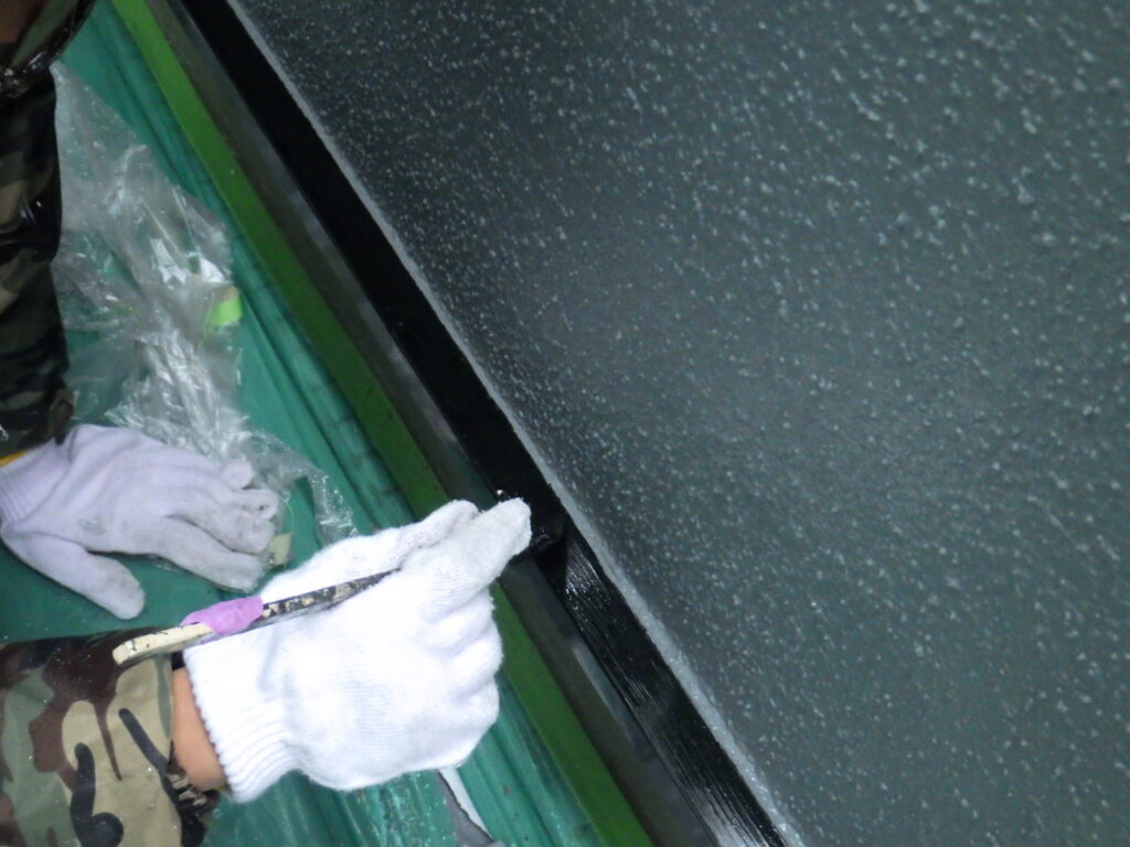 宇都宮市外壁付帯部塗装　屋根カバー屋根西面ルーフ貼り付け