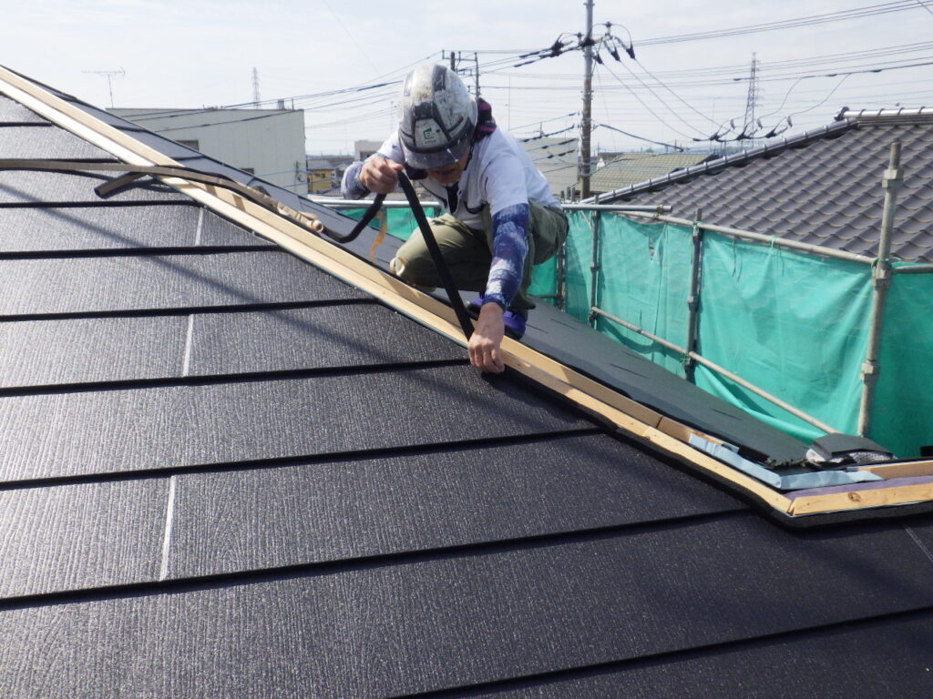 宇都宮市の金属屋根材でカバー工事ケミカル面戸タッチアップ