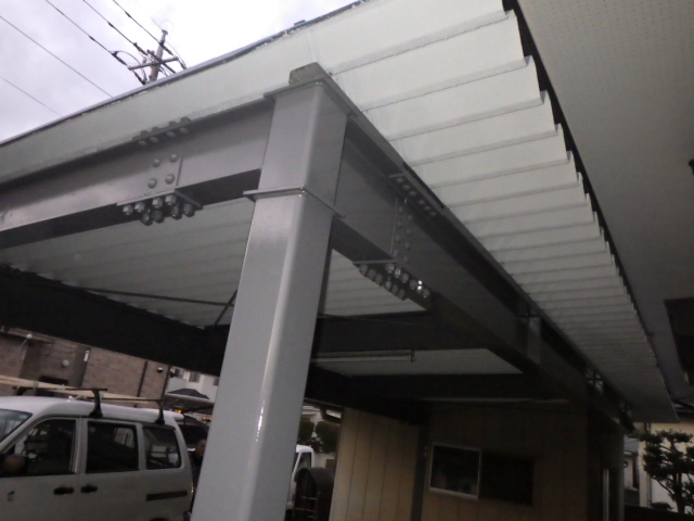 宇都宮市の結露防止塗装工事　折半屋根が結露する理由