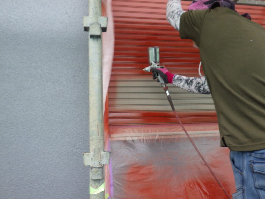 宇都宮市外壁塗装屋根カバー工法完工シャッター吹き付け塗装塀上塗り