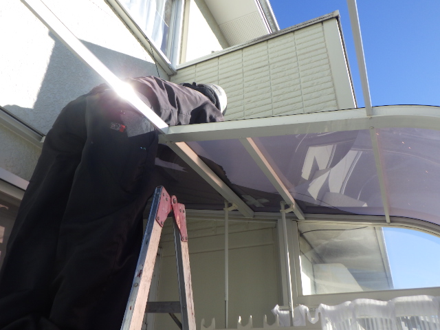 サンルーム屋根の撤去中です