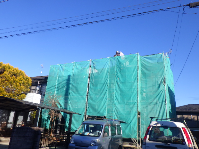 さくら市で太陽熱温水器撤去と外壁塗装工事の着工です。