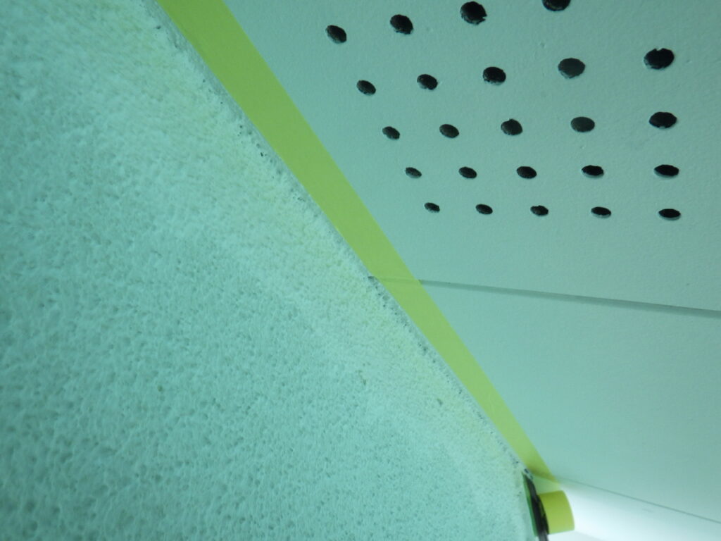 軒天見切り養生中