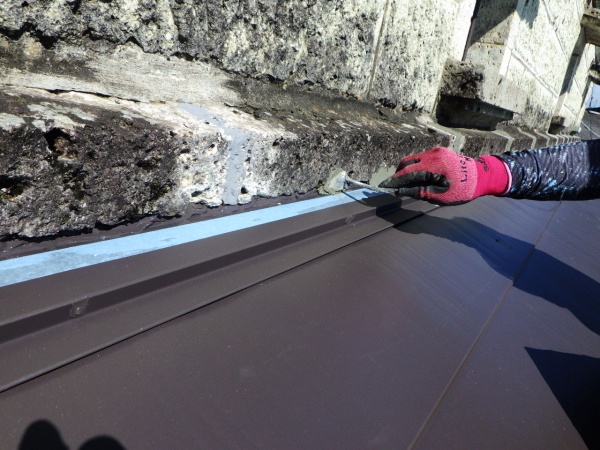 宇都宮市で大屋根葺き替えと下屋根カバー工事が完工しました。