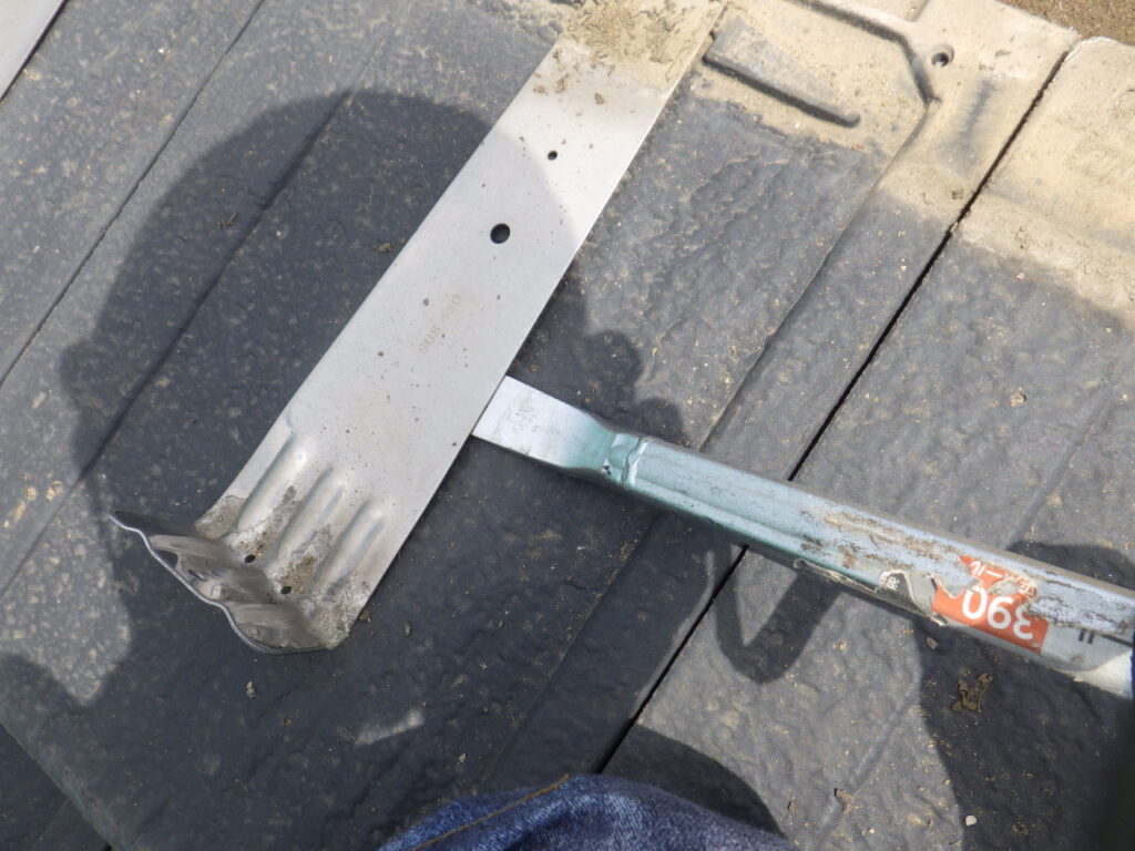 屋根の解体中