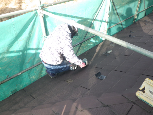 宇都宮市で外壁塗装終了後に下屋根のカバー工事をしました。