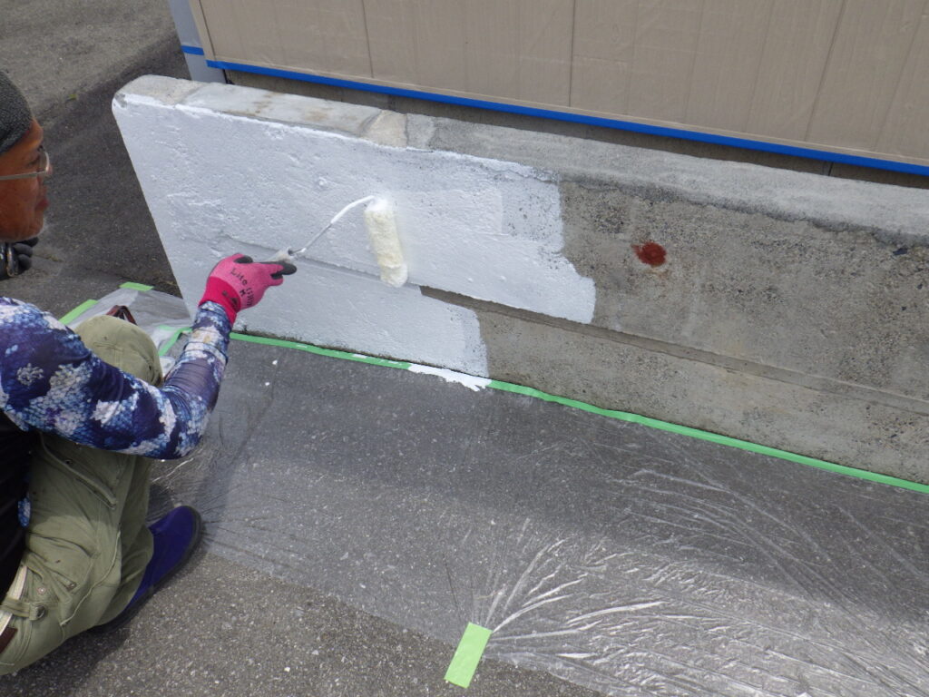 基礎下塗り中