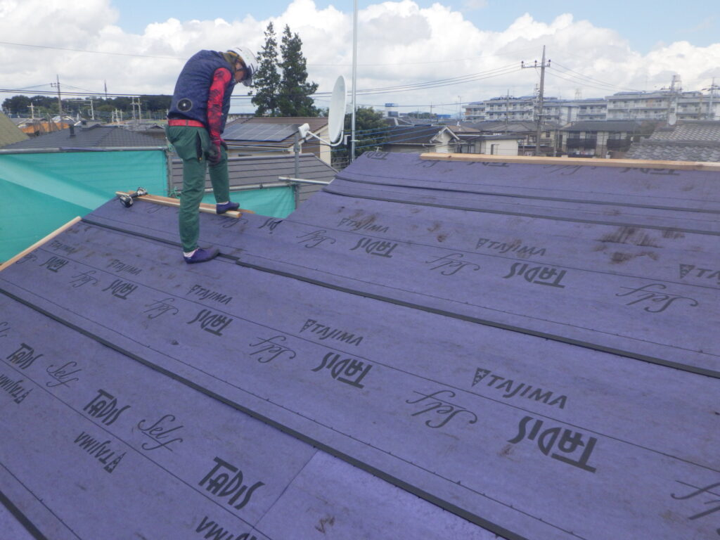 宇都宮市で水切りスターターを使い屋根カバー工事をしました。