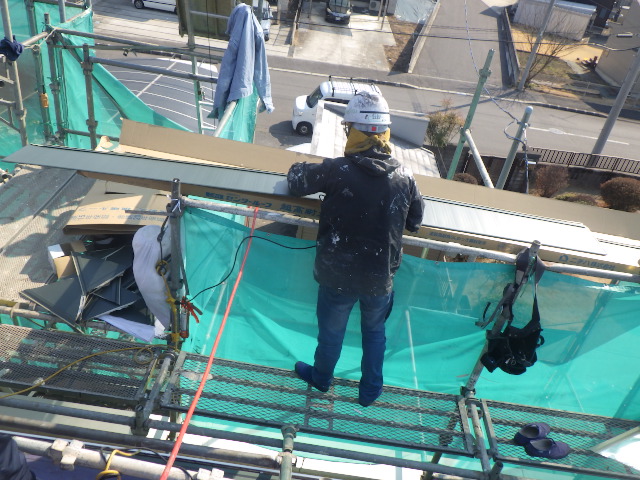 宇都宮市で横暖ルーフを使い屋根カバー工事をしました。