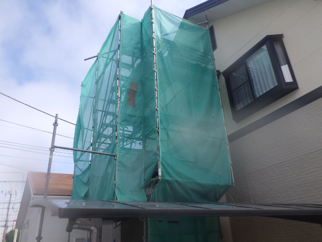 宇都宮市でスレート屋根ケラバ板金の修理をしました。