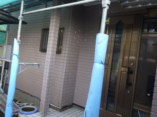 宇都宮市でスレート屋根と窯業系外壁の塗装工事が着工しました。
