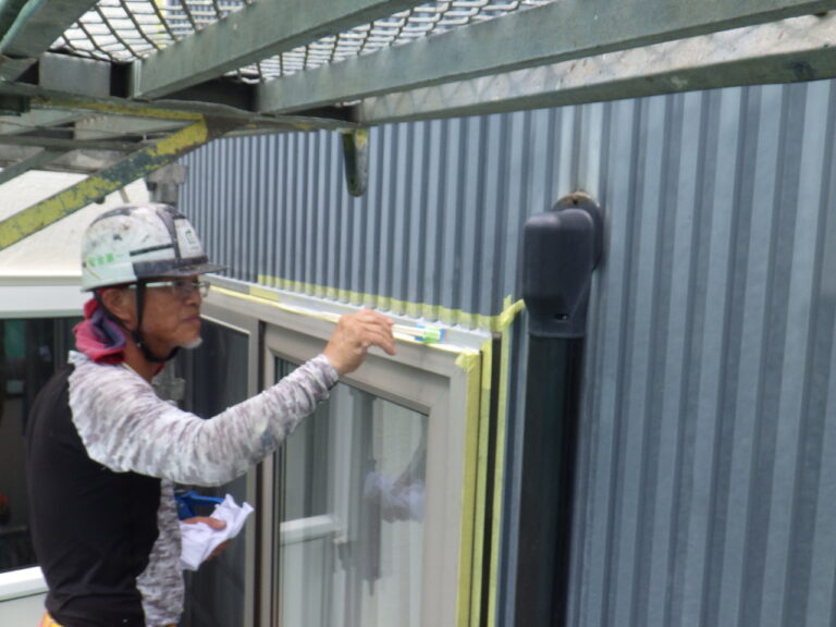 宇都宮市外壁塗装工事コーキング補修プライマー塗布と付帯部塗装