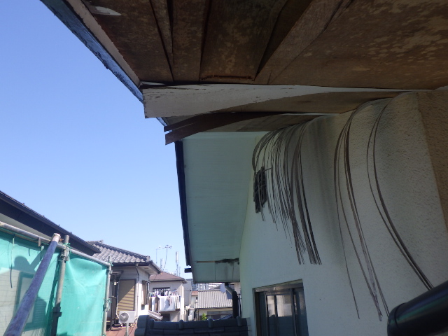 宇都宮市で化粧べニア製の軒天修繕工事が着工しました。