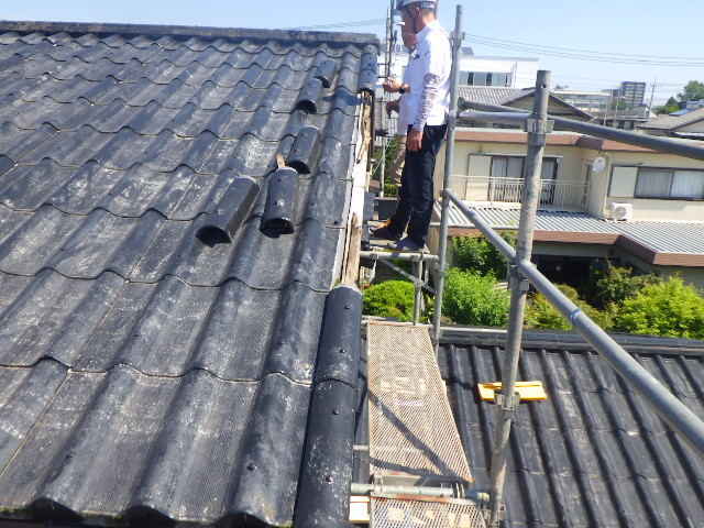 宇都宮市で波型スレート屋根の袖瓦補修工事が着工しました